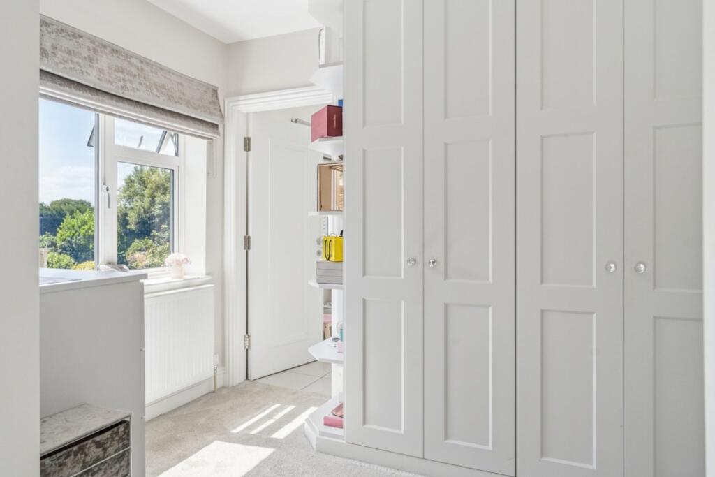 Walk-In-Wardrobe