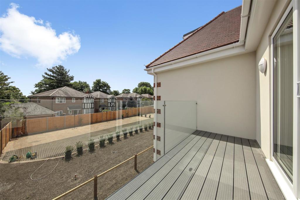 Flats 4, 15-17 Tudor Gardens,  - dBeYSQulc1rfczh6X