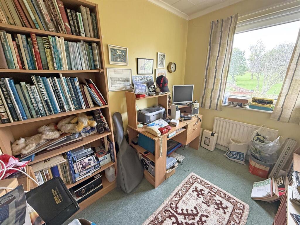 Newlands Bedroom 3.jpg