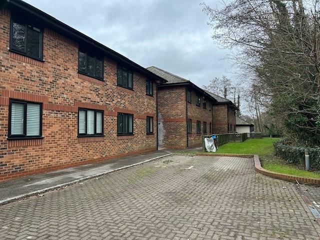 27 Waterside Court parking.jpg