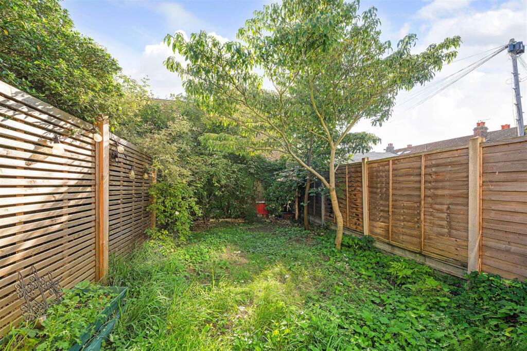 GFF 51 Hurstbourne Road-2.JPG