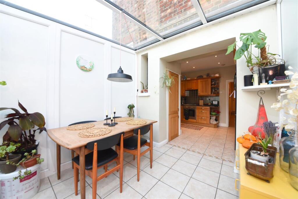10_Kitchener_Road_Pic_2.jpg