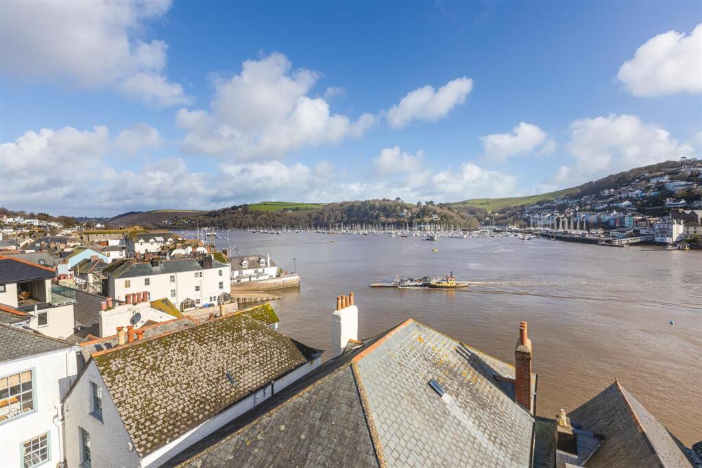 A05 - Flat 2 Dartview 38 Newcomen Road Dartmouth -