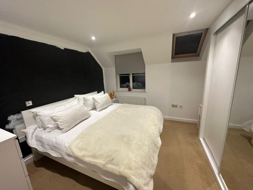 ewemove-lutyens-masterbedroom