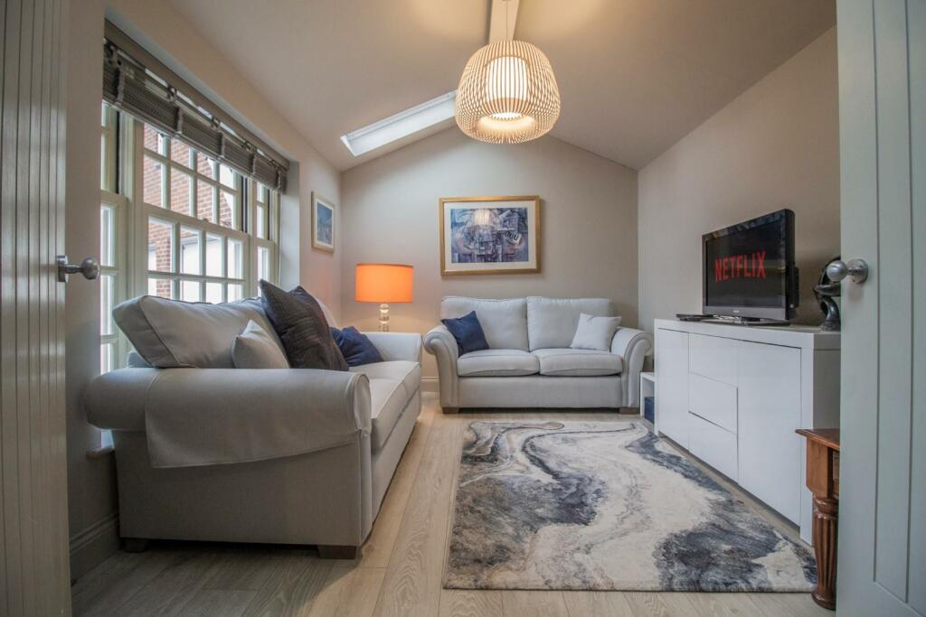 4 Bear Meadow, Beyton [Snug] 01.jpg