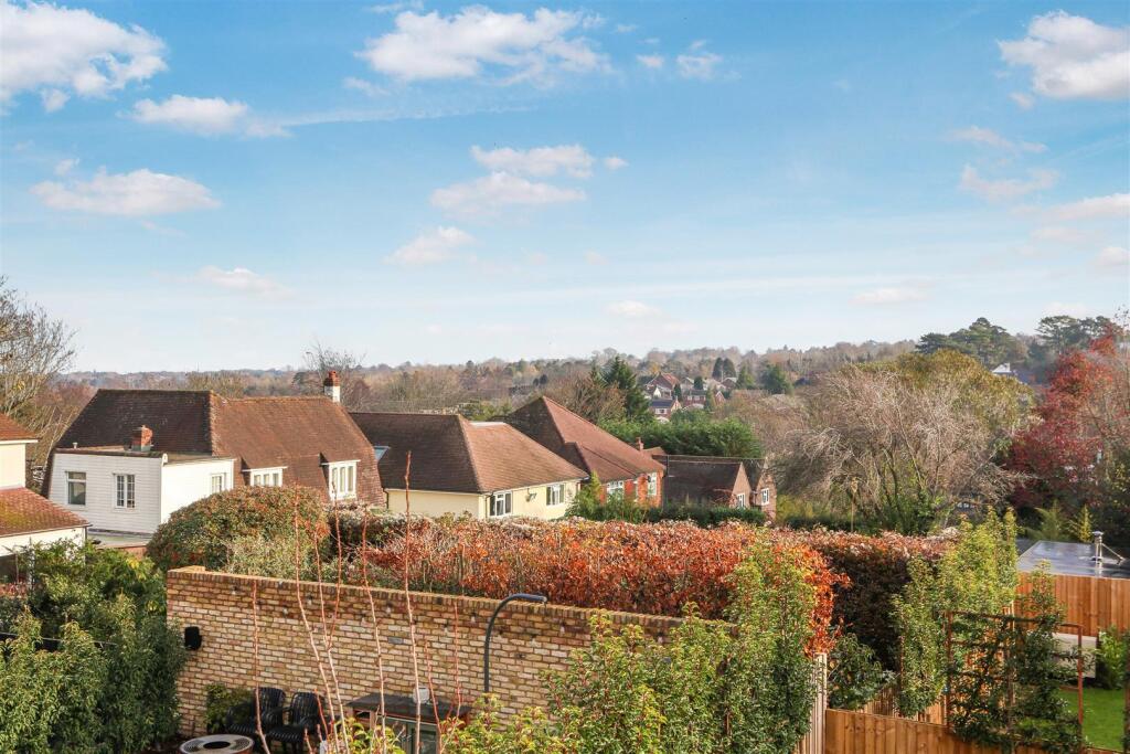 1578342896 - 5 Amberwood Grove -1.jpg