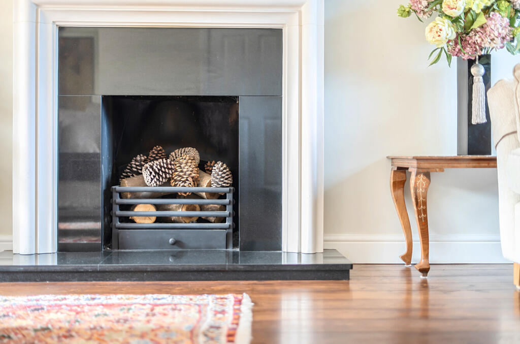 1348549-30-68b981...