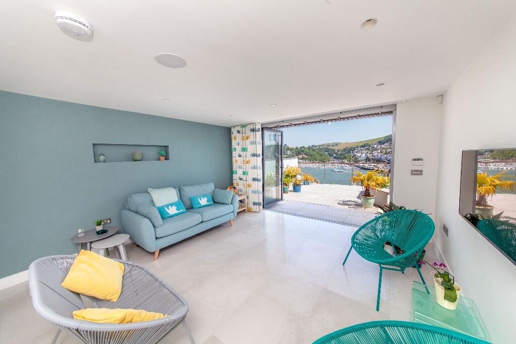 TV/Sun room