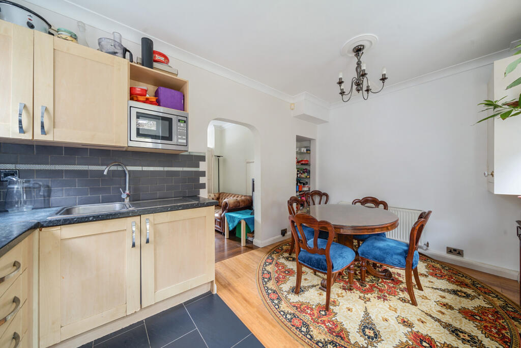 Kitchen/ Dining