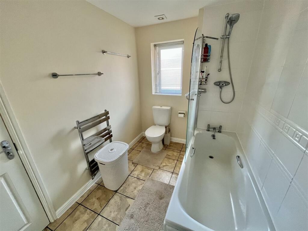 Bathroom Aspect 3.jpg