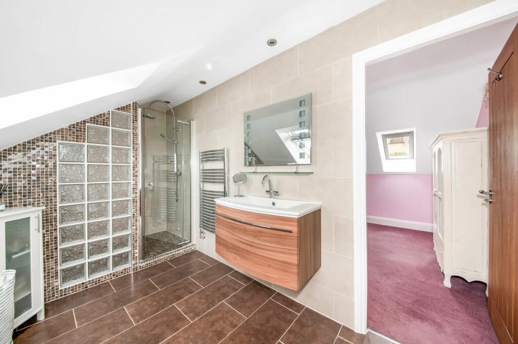 BEDROOM ONE EN-SUITE