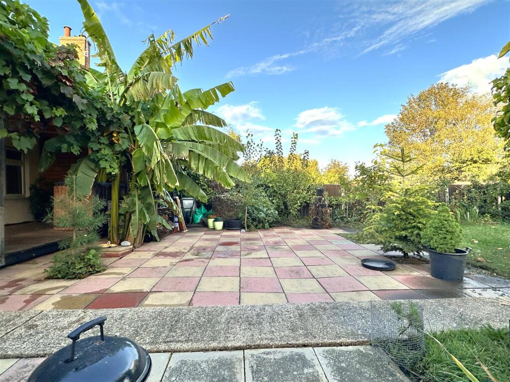 Extensive Paved Seating Area 080