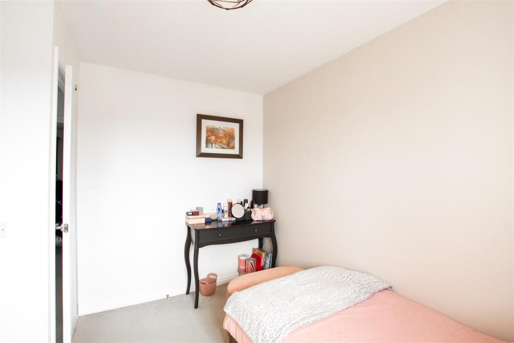 bedroom.two.jpg