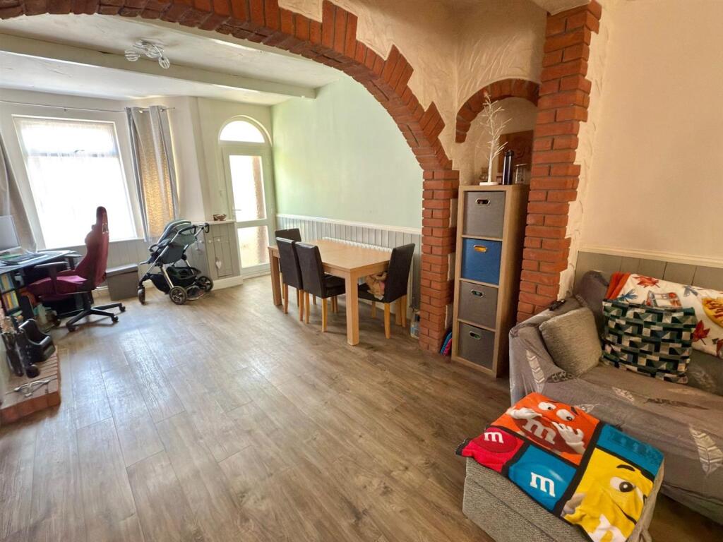 DINER LOUNGE.jpg