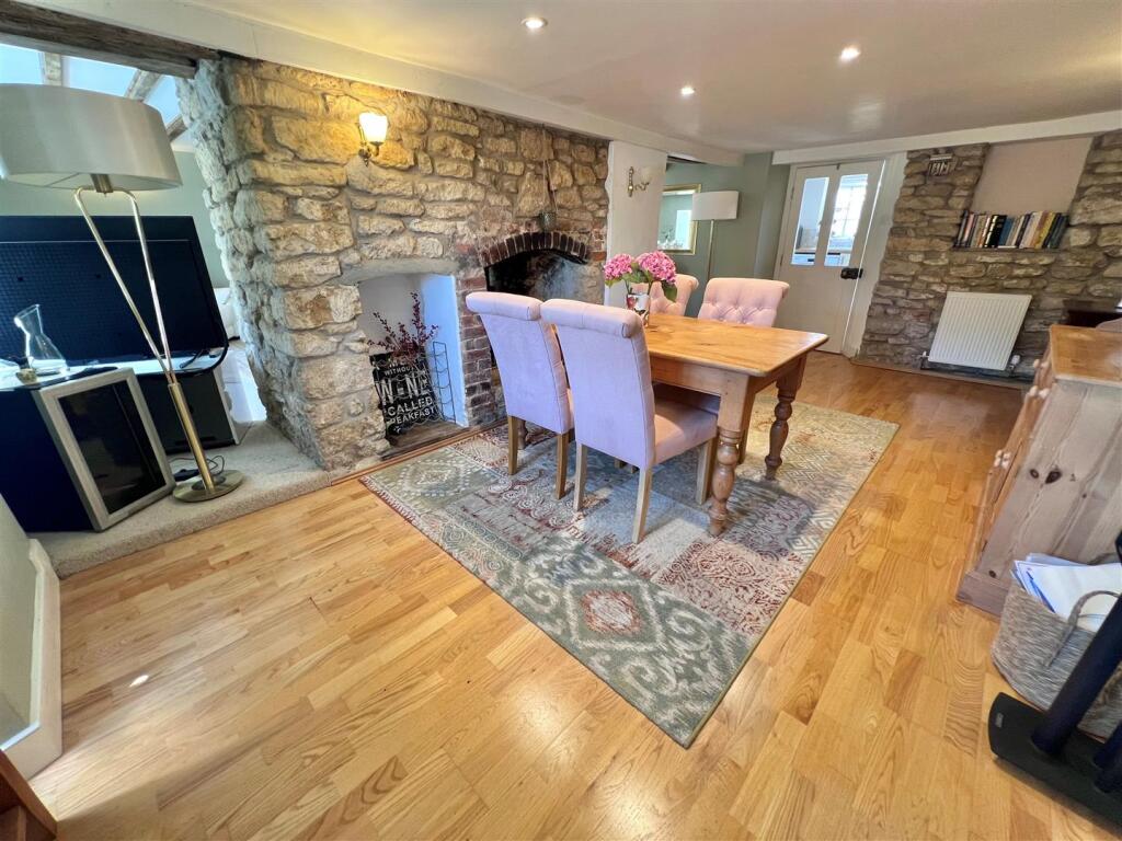Dining room 3.jpg