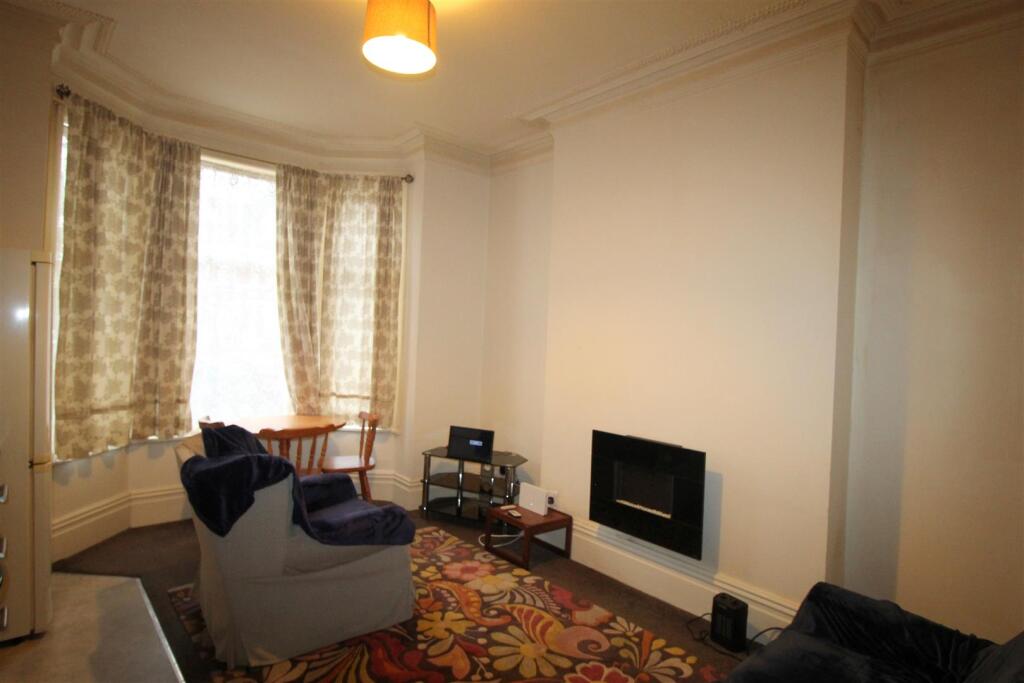 Open plan kitchen / lounge