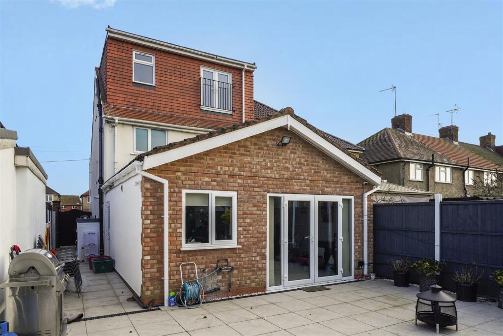 Externals - 35 Spinney Drive - gUf42xW2Ij1KRqe3AwC