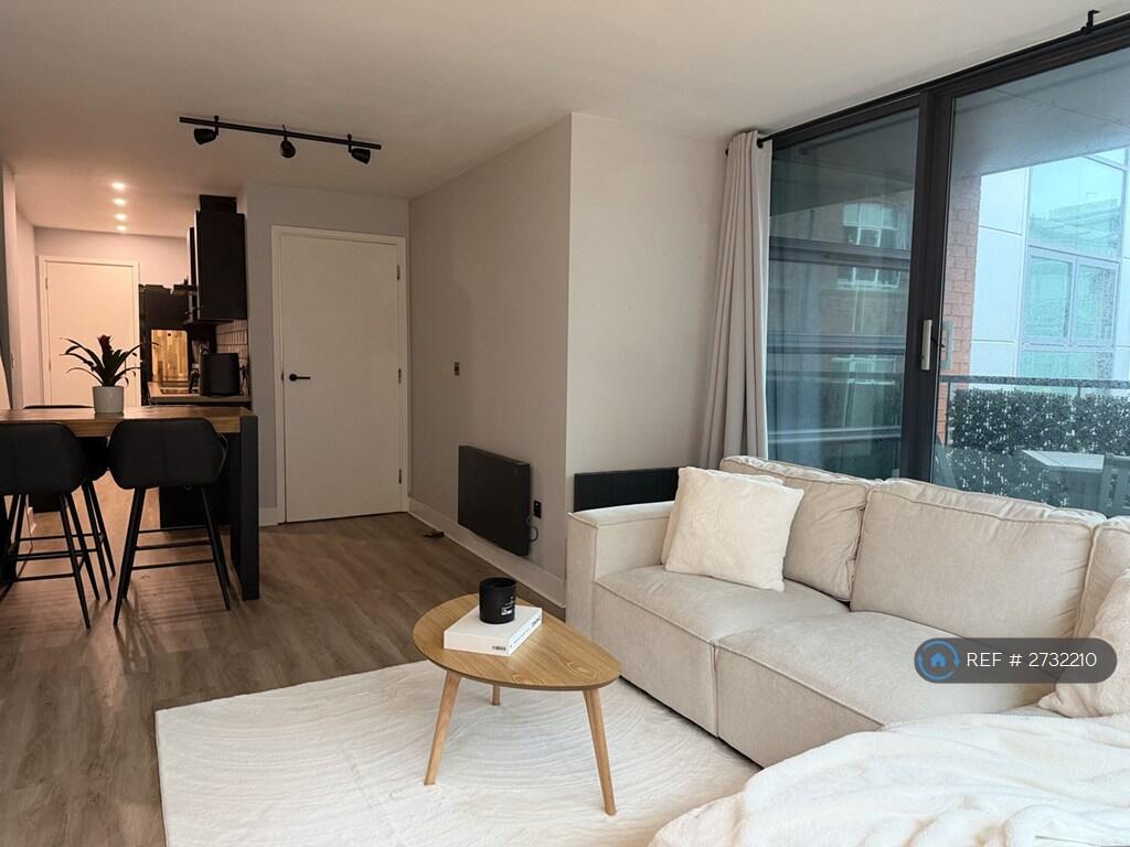 Comfortable And Well-Presented Living Space