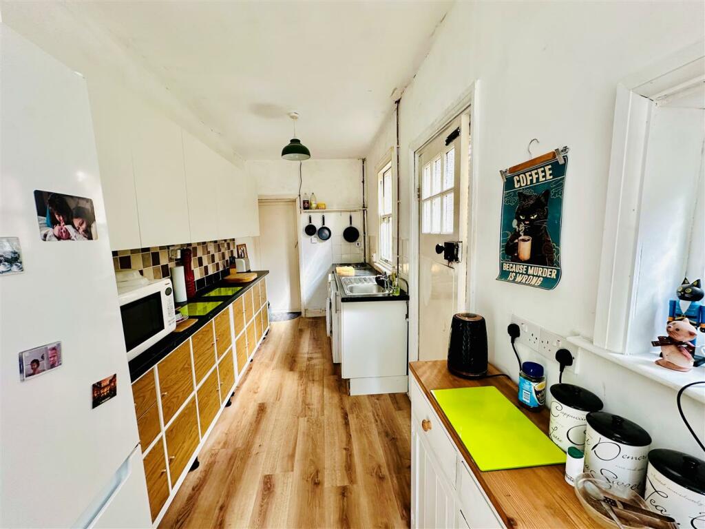kitchen 4.jpg