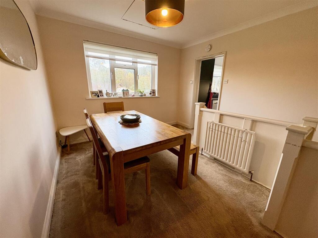 5. dining area 2.jpg