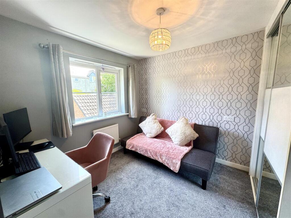 BEDROOM 2