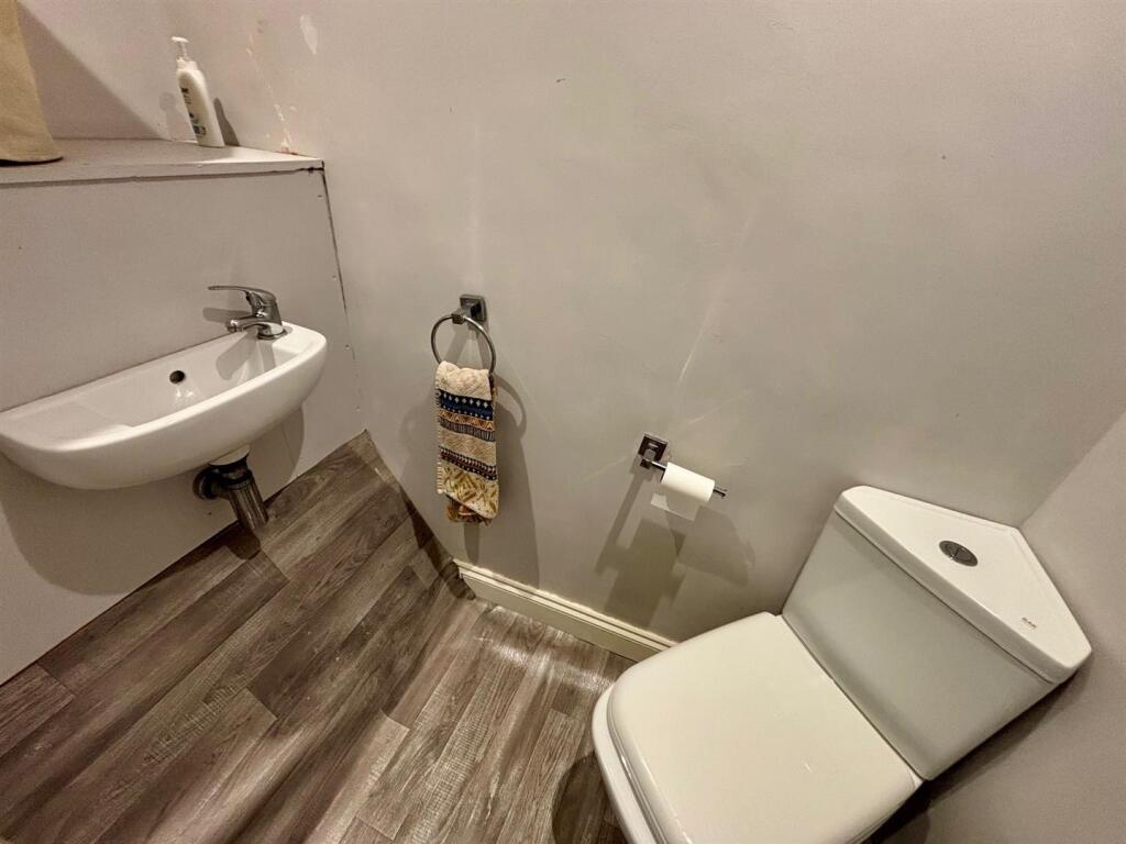 Cloak Room/WC
