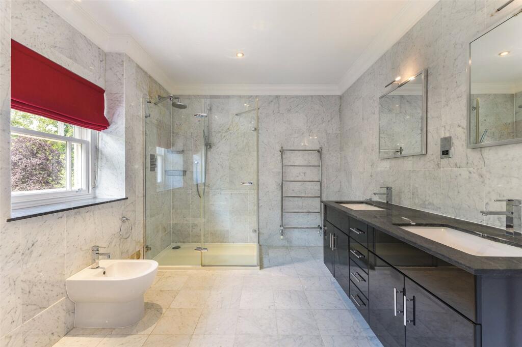 Bath/Shower Room