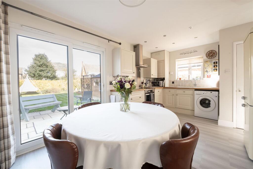 35 Bearton Green-10.jpg