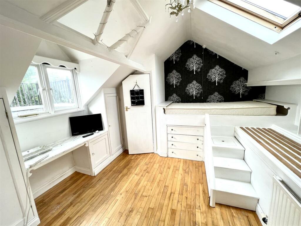 BEDROOM 5