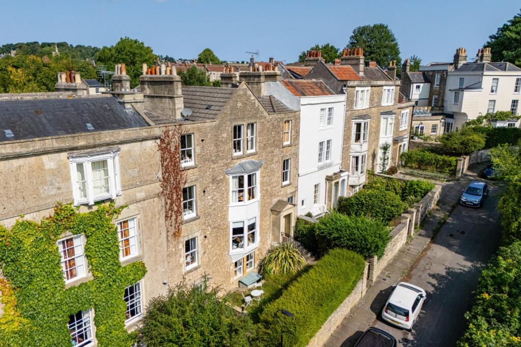 Flat 1 7 Mount Beacon BA1 5QP-19.jpg