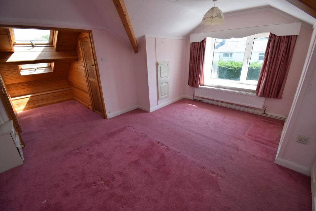 Bedroom 1.JPG