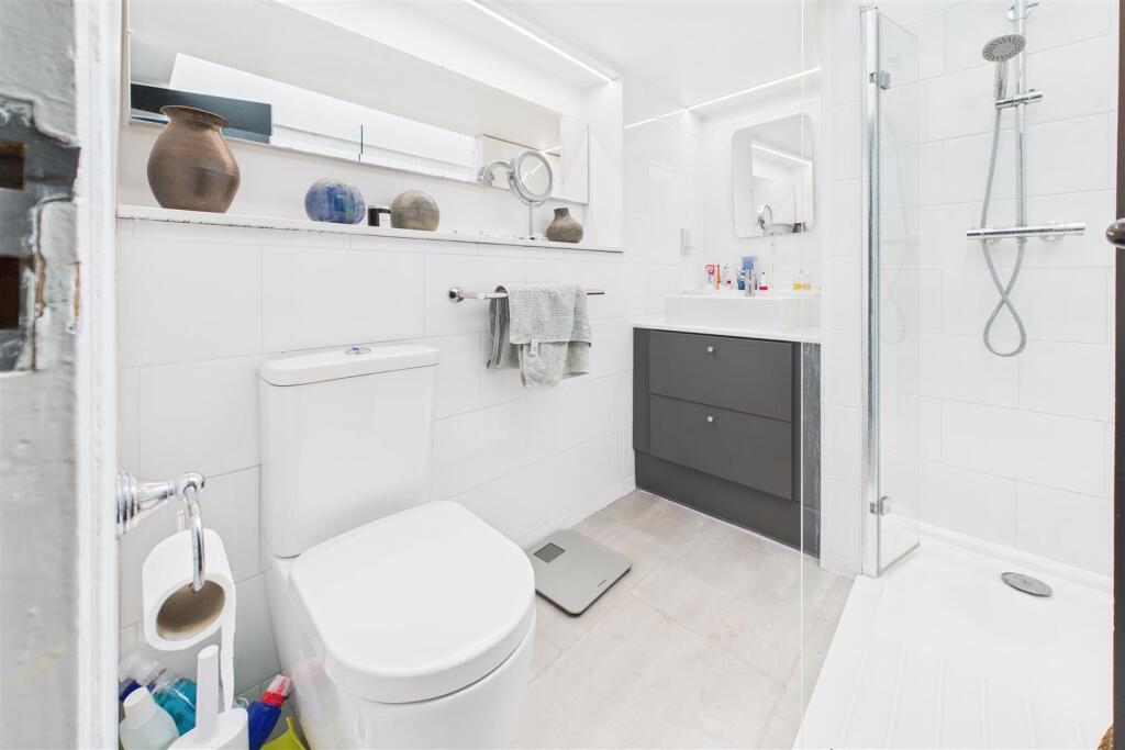 The Penthouse, 12 Kingsdown Parade, Bristol, BS6 5