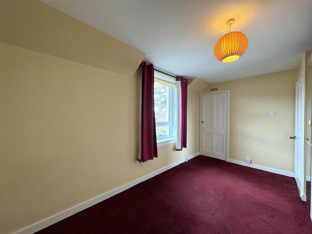 BEDROOM 1.1.JPG