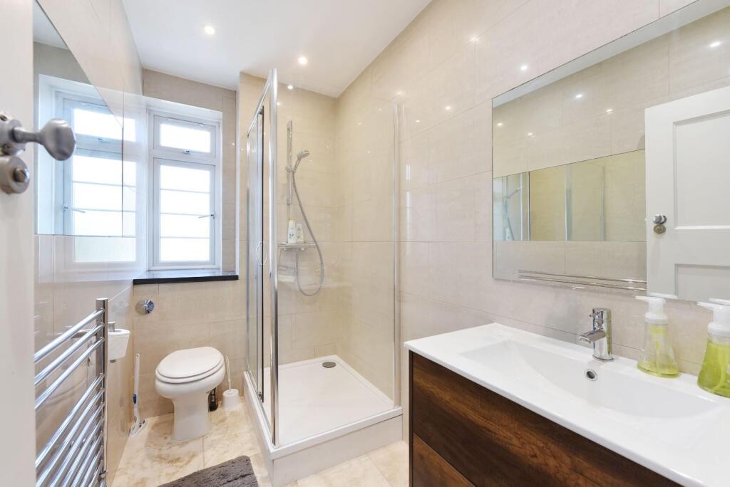 Flat 98, Chatsworth Court (1).JPG