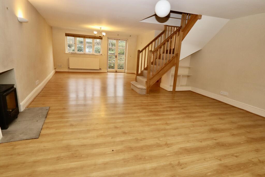 Double aspect reception room