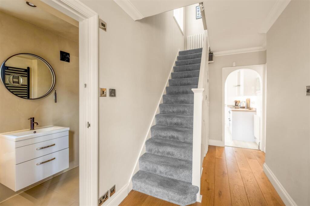 1 windlesham Close-15.jpg