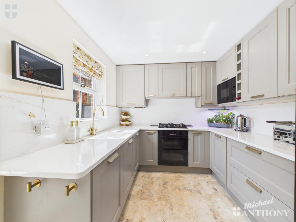 CAM03218G0-PR0626-STILL004