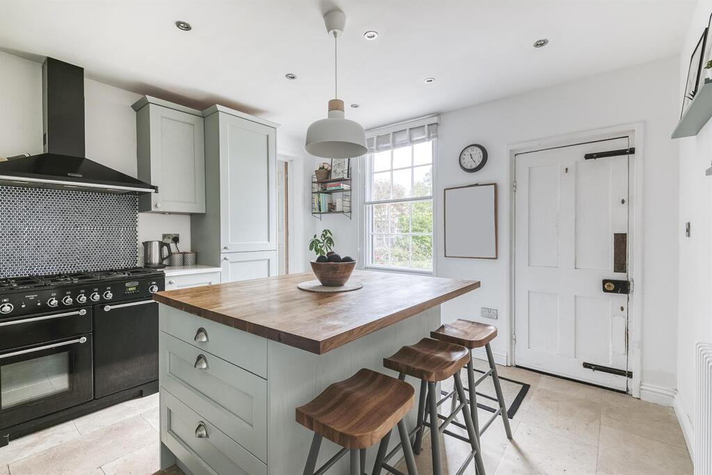 High Specification Fitted Kitchen