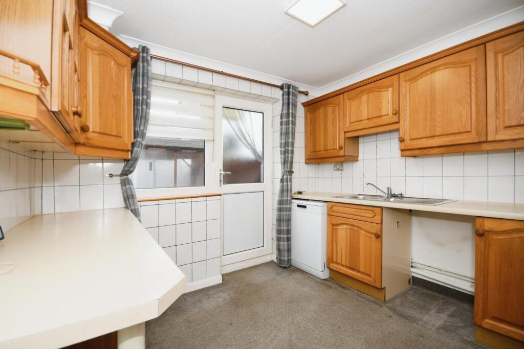 KITCHEN 01.jpg