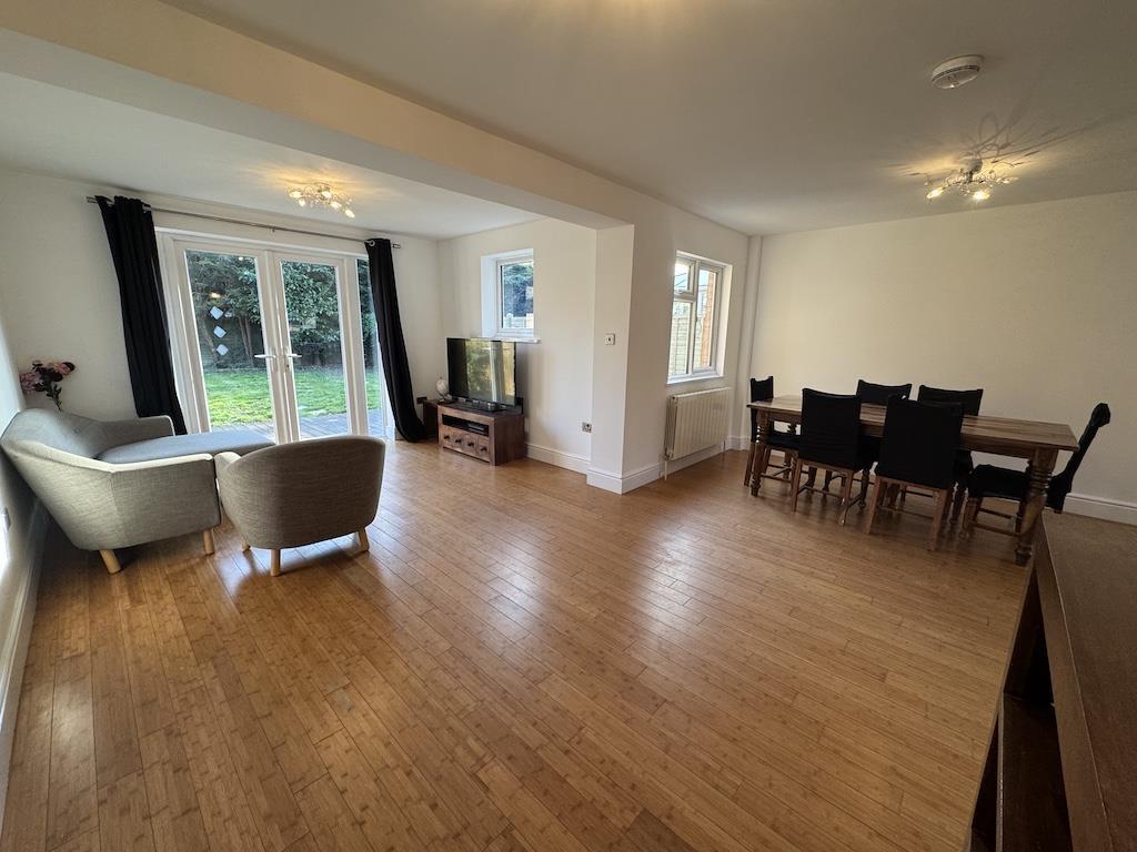 9 - Lounge to Dining.jpg