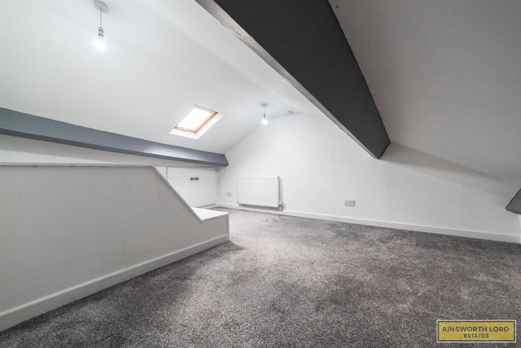 ATTIC ROOM WITH CUPBOARD STORAGE