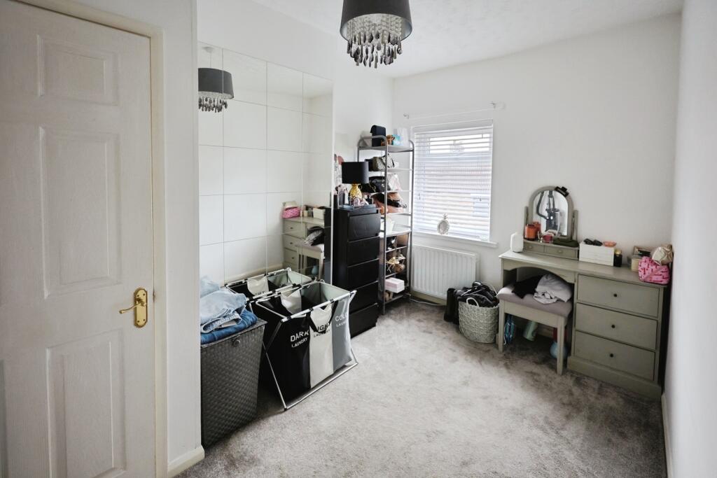pbox-bedroom-313359.JPG