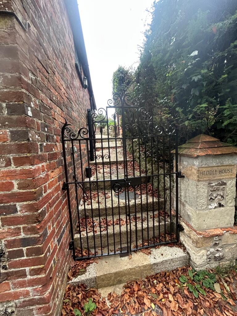 Gate and pathway
