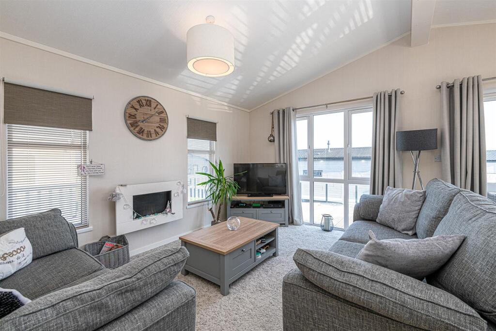 R19 LIVING SPACE
