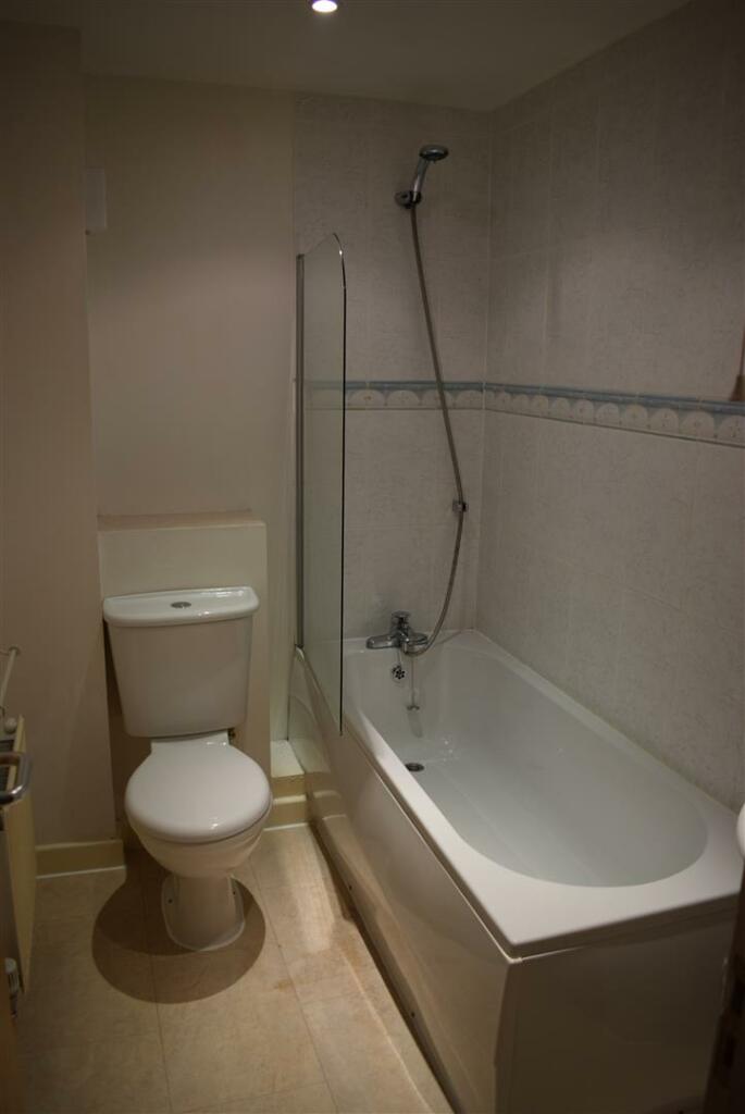 30 Balfour bathroom.jpg