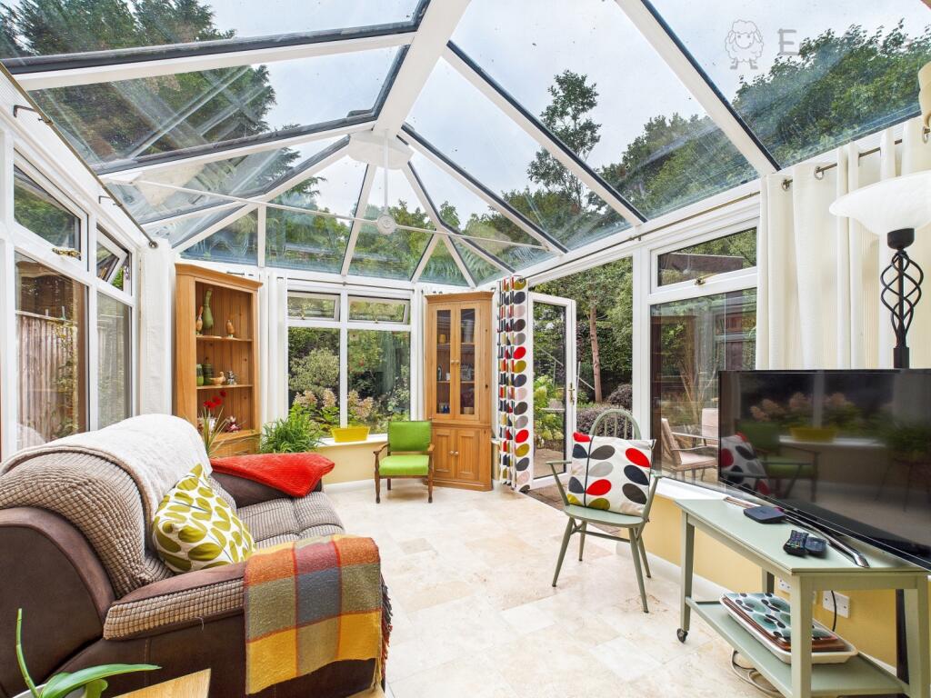 CAM03640G0-PR0056-STILL020