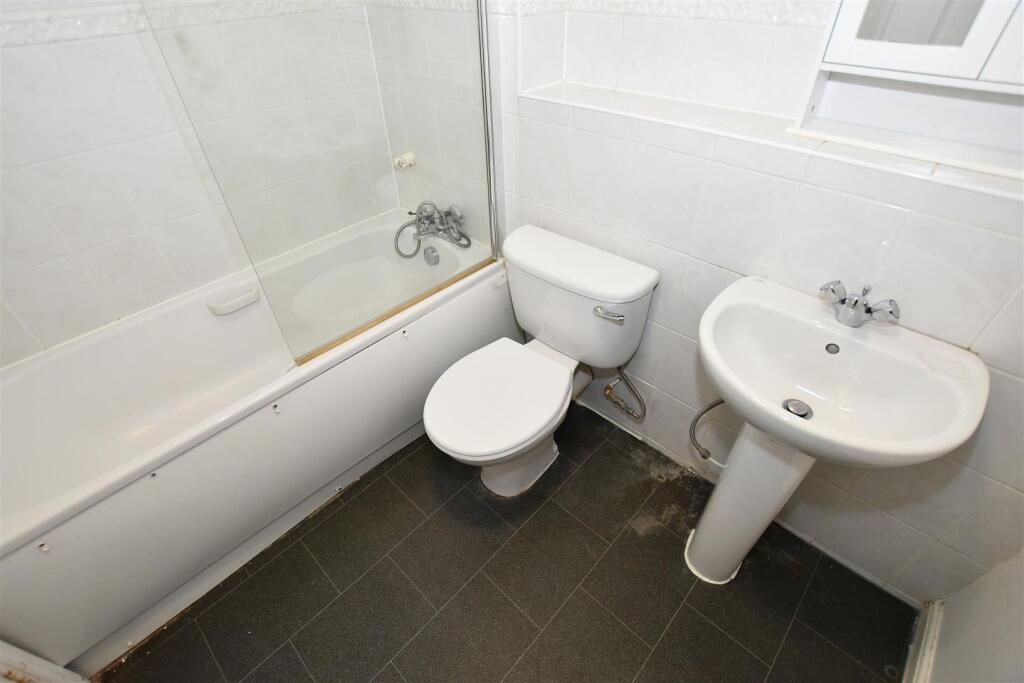 Bathroom.jpg