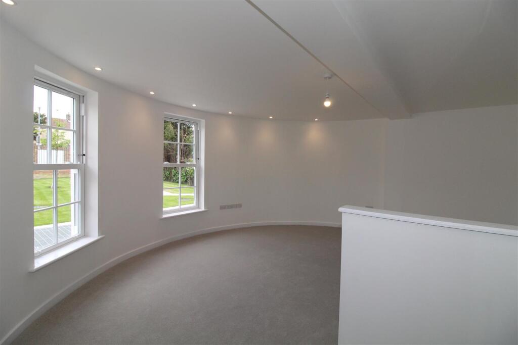 Lounge / Open Planned Kitchen Area