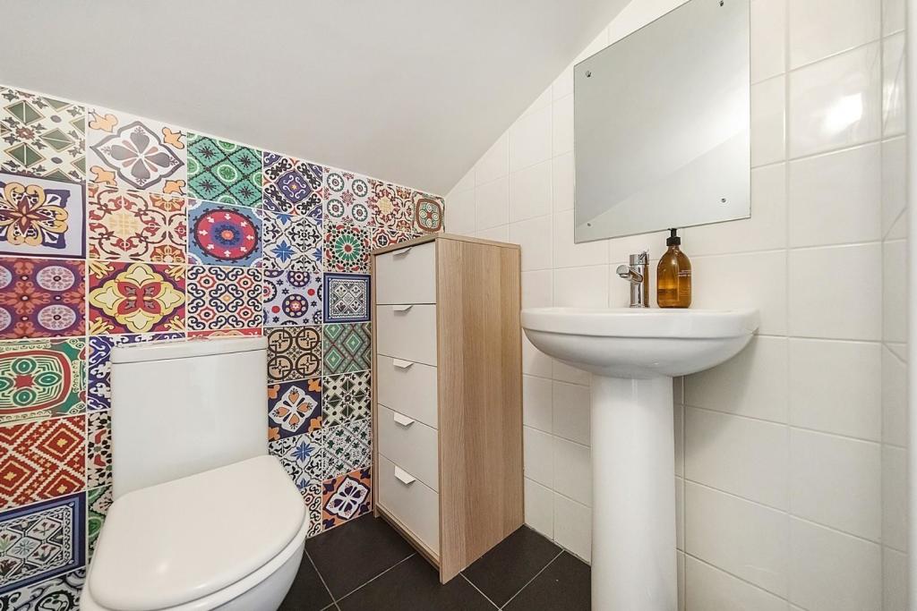 Bathroom (2).jpg