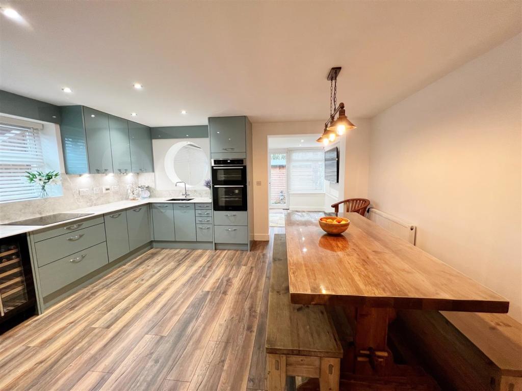 Kitchen Diner pic 3.jpg
